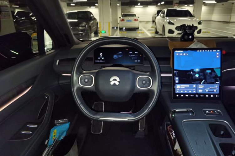 Used Nio ES8 2023 75 kWh Executive Edition Steering Wheel