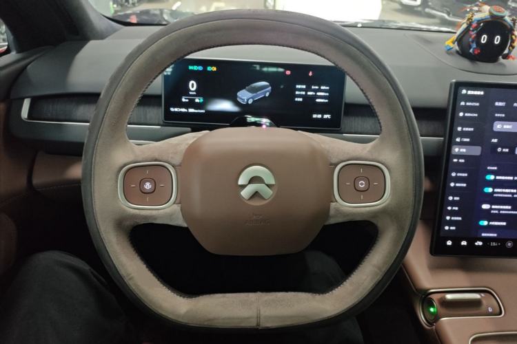 Used Nio ES8 2023 75 kWh Executive Edition Steering Wheel