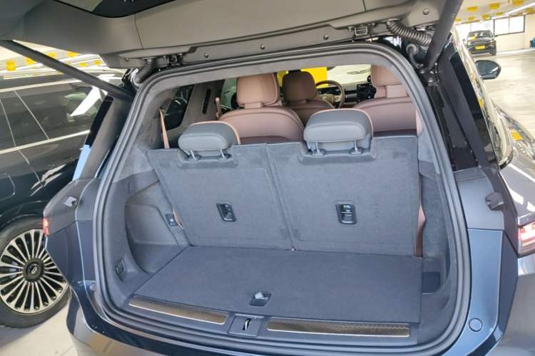 Used Nio ES8 2023 75 kWh Trunk
