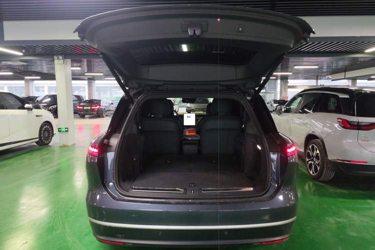 Used Nio ES8 2023 100kWh Signature Edition Trunk