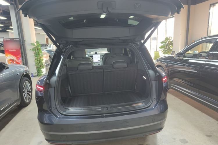 Used Nio ES8 2023 75 kWh Executive Edition Trunk