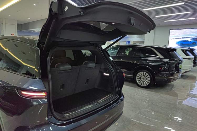 Used Nio ES8 2023 75 kWh Executive Edition Trunk
