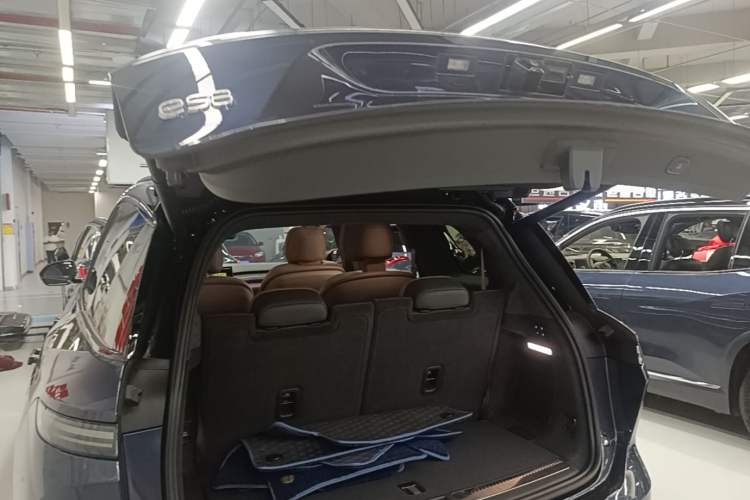 Used Nio ES8 2023 100kWh Trunk