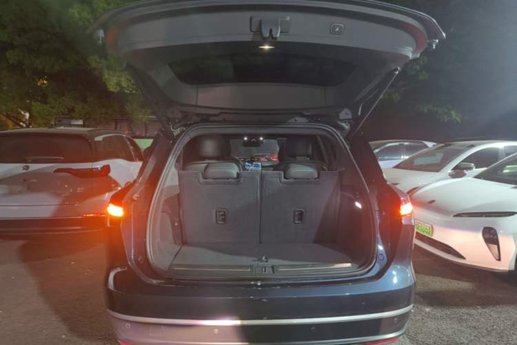 Used Nio ES8 2023 100kWh Signature Edition Trunk