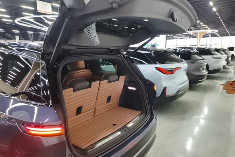 Used Nio ES8 2023 100kWh Trunk