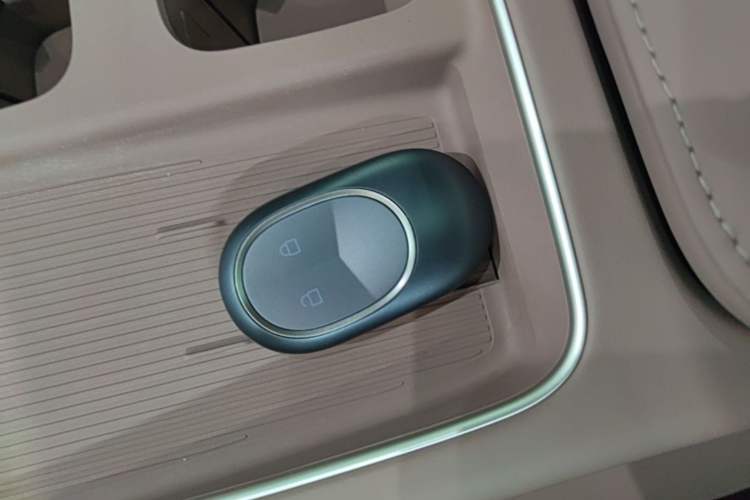Used Nio ES8 2023 75 kWh Executive Edition Vehicle Key
