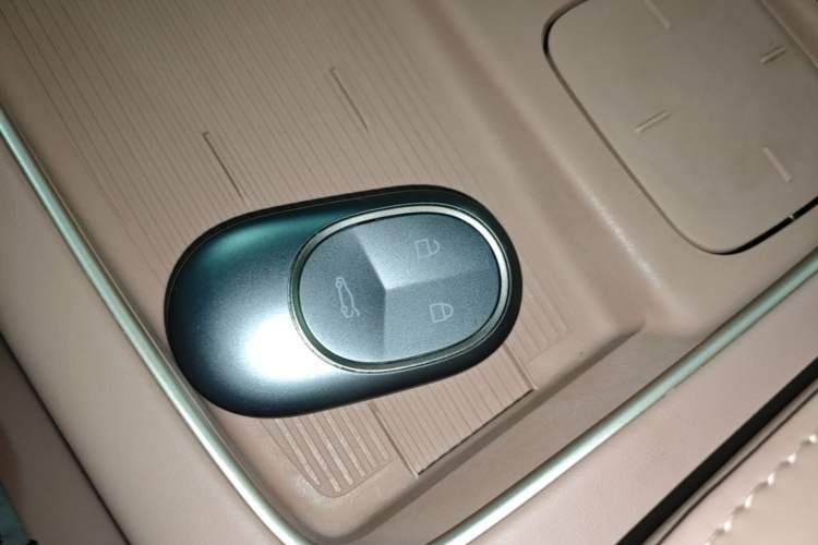 Used Nio ES8 2023 75 kWh Vehicle Key