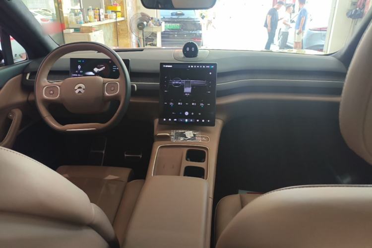 Used Nio ES8 2023 75 kWh Executive Edition Center Console