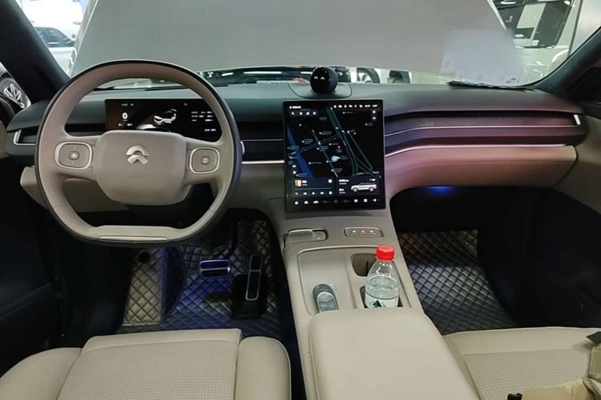 Used Nio ES8 2023 75 kWh Center Console