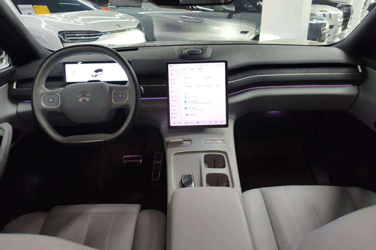 Used Nio ES8 2023 75 kWh Executive Edition Center Console
