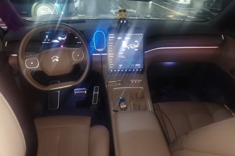 Used Nio ES8 2023 100kWh Signature Edition Center Console