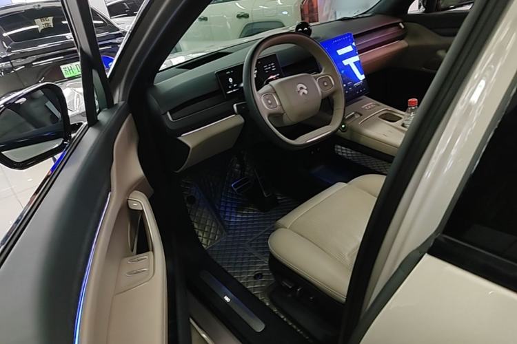 Used Nio ES8 2023 75 kWh Driver Seat