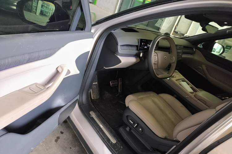 Used Nio ES8 2023 75 kWh Executive Edition Driver Seat