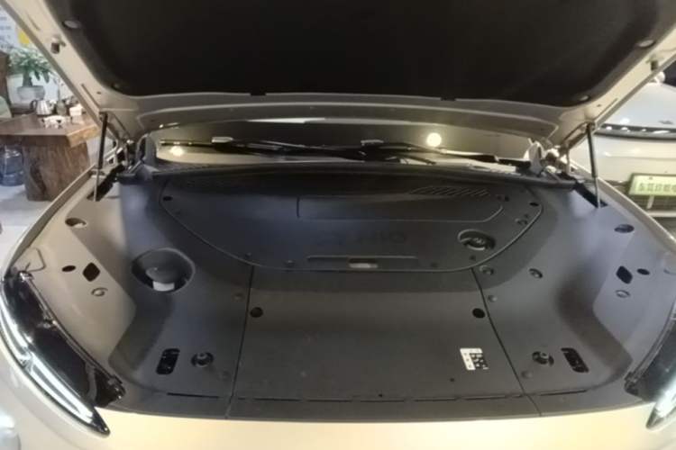 Used Nio ES8 2023 75 kWh Engine Bay