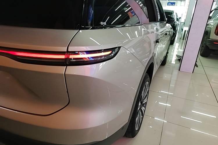 Used Nio ES8 2023 75 kWh Exterior 2