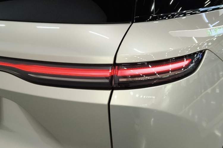 Used Nio ES8 2023 100kWh Signature Edition Exterior 3