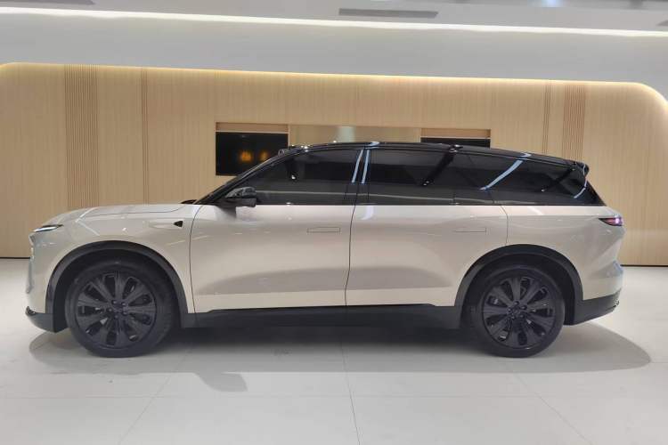 Used Nio ES8 2023 75 kWh Executive Edition Exterior 4