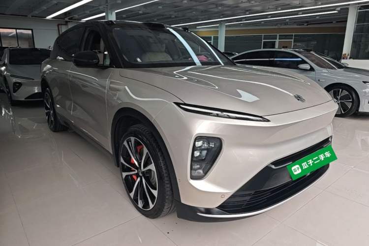 Used Nio ES8 2023 100kWh Signature Edition Front Right 45 Deg