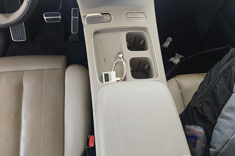 Used Nio ES8 2023 75 kWh Executive Edition Gear Lever