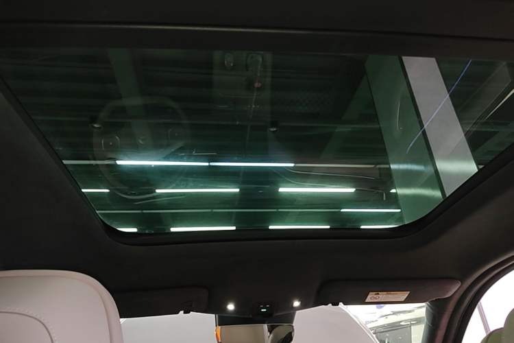 Used Nio ES8 2023 75 kWh Headliner
