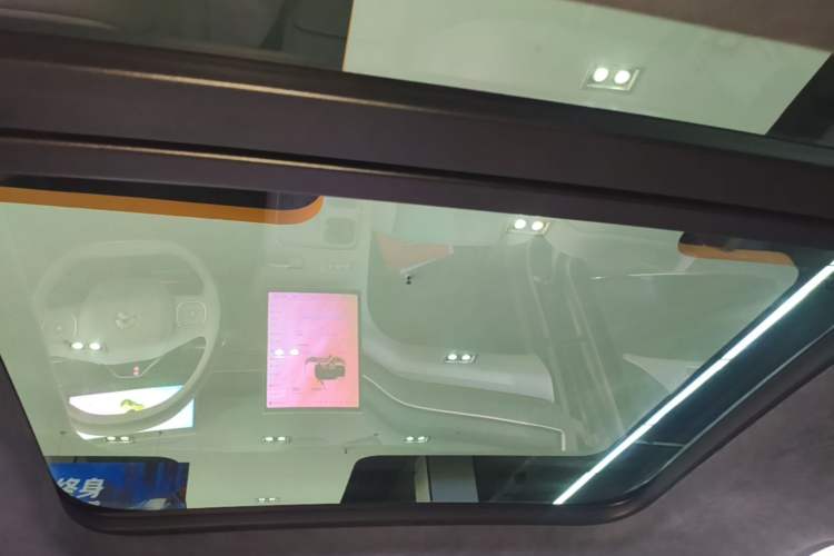 Used Nio ES8 2023 100kWh Signature Edition Headliner