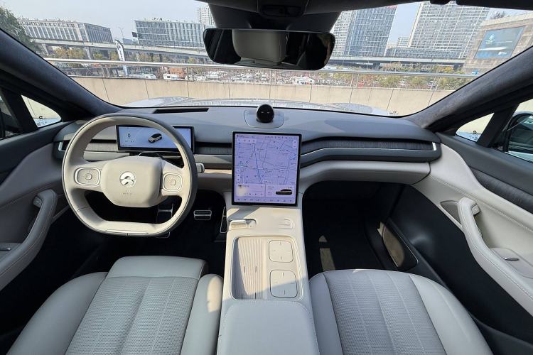 Used Nio ES8 2023 75 kWh Executive Edition Interior 1