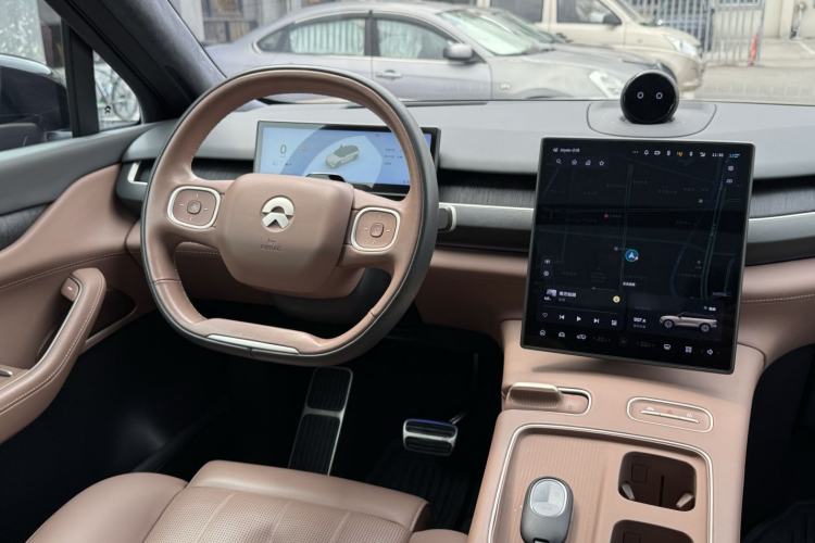 Used Nio ES8 2023 75 kWh Interior 1