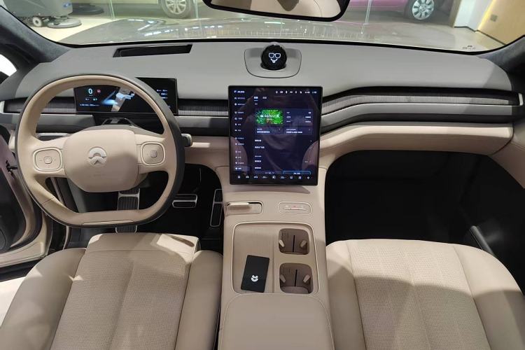Used Nio ES8 2023 75 kWh Executive Edition Interior 1