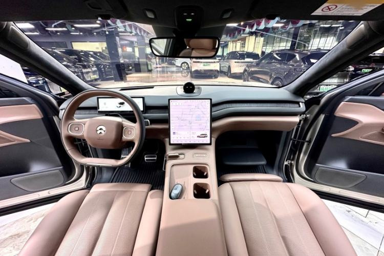 Used Nio ES8 2023 75 kWh Interior 11
