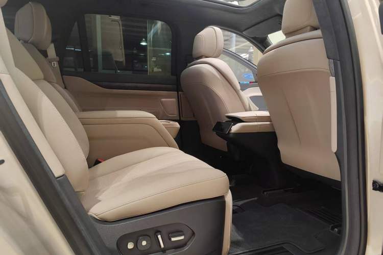 Used Nio ES8 2023 75 kWh Executive Edition Interior 11