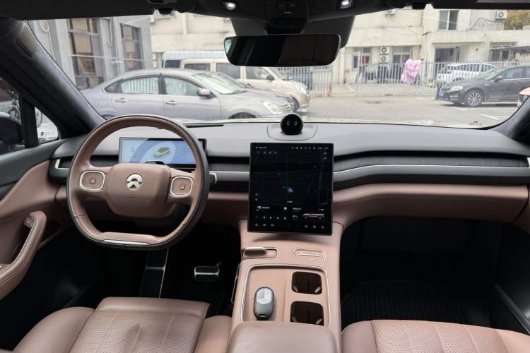 Used Nio ES8 2023 75 kWh Interior 2