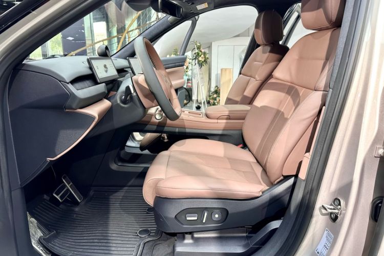 Used Nio ES8 2023 75 kWh Interior 2