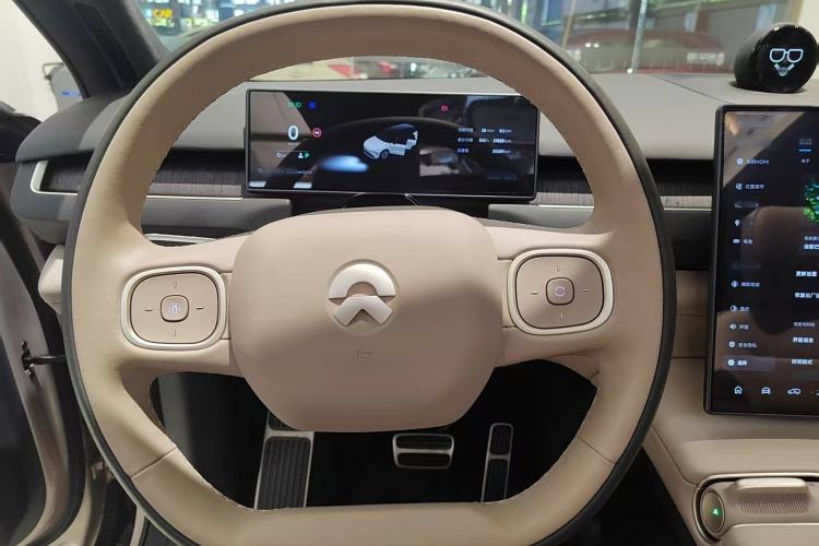 Used Nio ES8 2023 75 kWh Executive Edition Interior 2