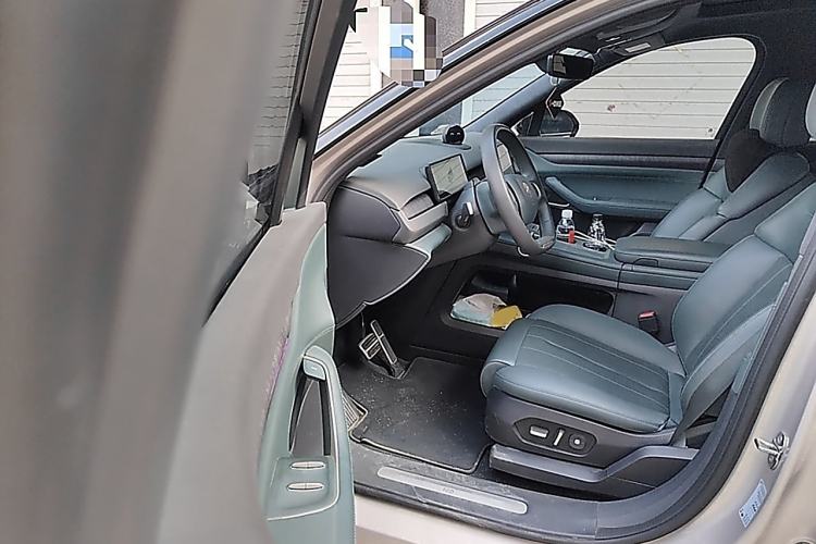 Used Nio ES8 2023 100kWh Signature Edition Interior 3