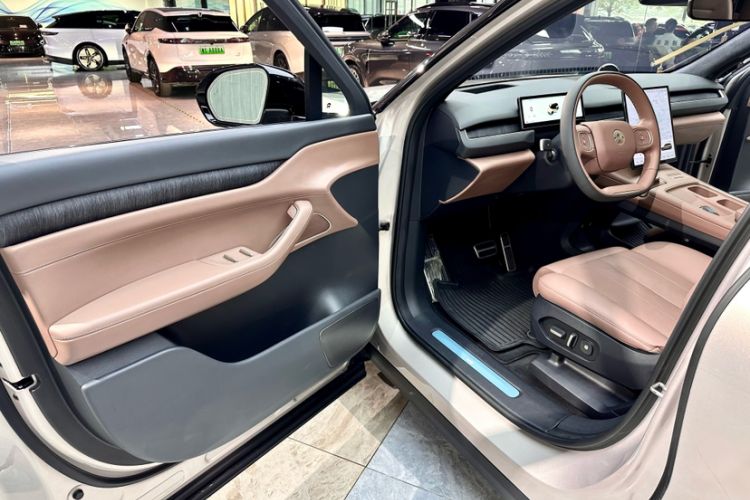 Used Nio ES8 2023 75 kWh Interior 3