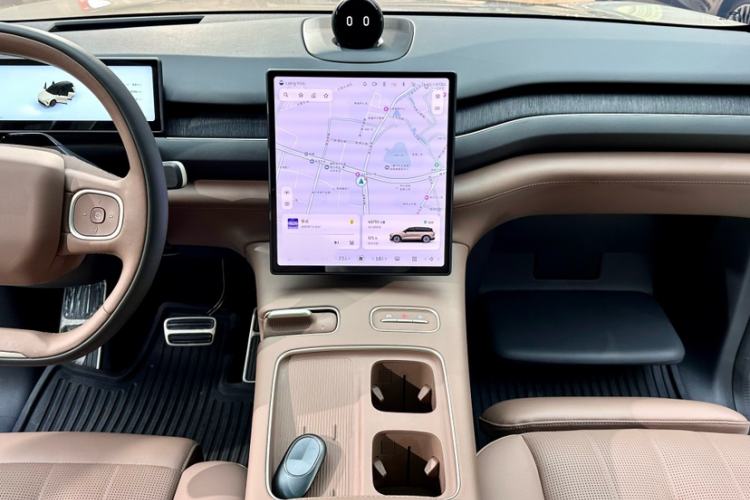 Used Nio ES8 2023 75 kWh Interior 5