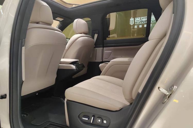 Used Nio ES8 2023 75 kWh Executive Edition Interior 5