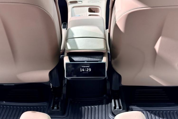Used Nio ES8 2023 75 kWh Interior 6
