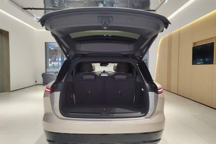 Used Nio ES8 2023 75 kWh Executive Edition Interior 6