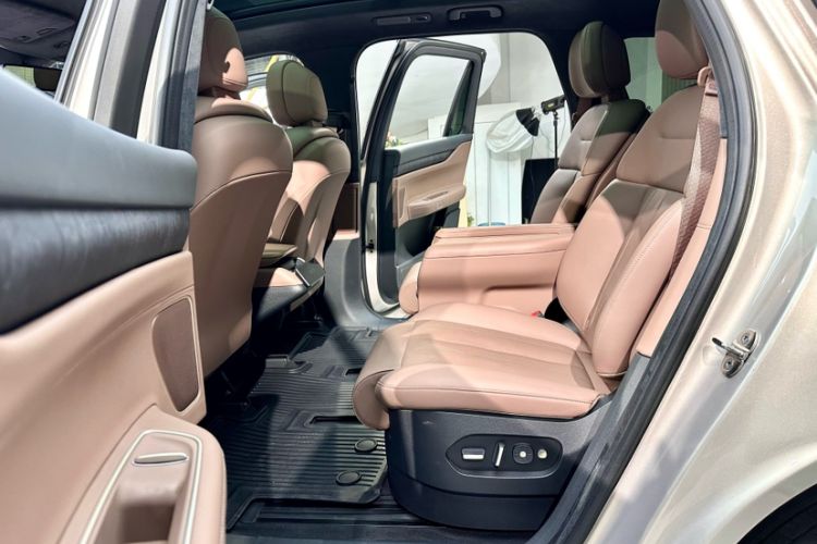 Used Nio ES8 2023 75 kWh Interior 7