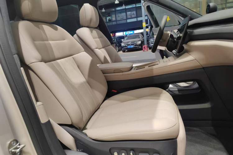 Used Nio ES8 2023 75 kWh Executive Edition Interior 9