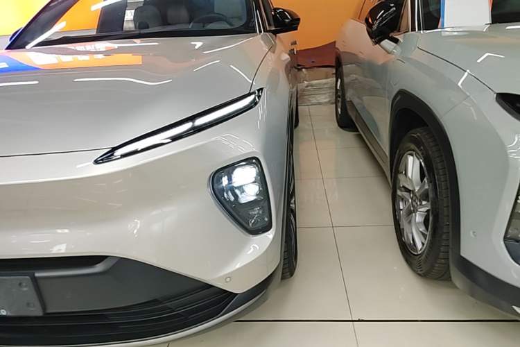 Used Nio ES8 2023 75 kWh Left Front Headlight