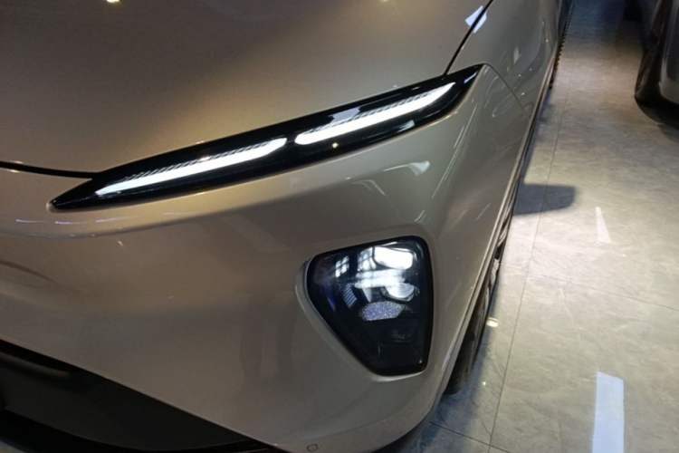 Used Nio ES8 2023 75 kWh Left Front Headlight