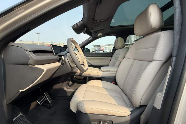 Used Nio ES8 2023 75 kWh Executive Edition Left Front Seat
