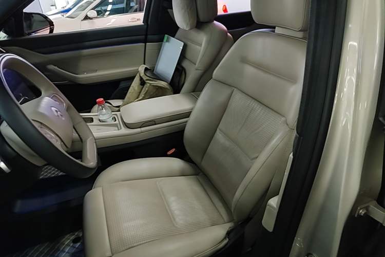 Used Nio ES8 2023 75 kWh Left Front Seat