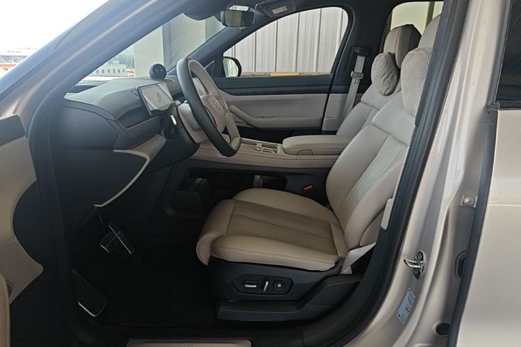 Used Nio ES8 2023 75 kWh Executive Edition Left Front Seat