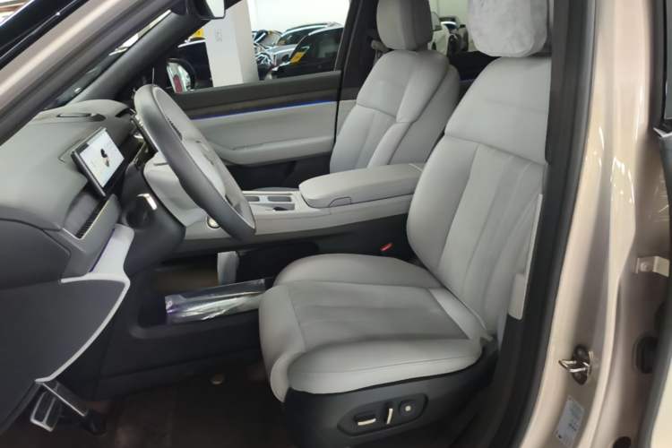 Used Nio ES8 2023 75 kWh Executive Edition Left Front Seat