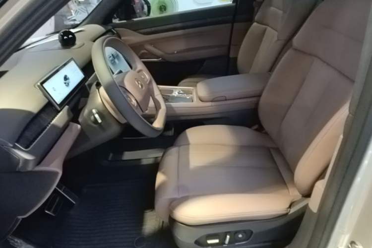 Used Nio ES8 2023 75 kWh Left Front Seat