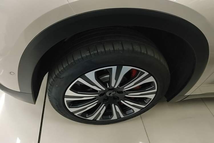 Used Nio ES8 2023 75 kWh Left Front Wheel Hub
