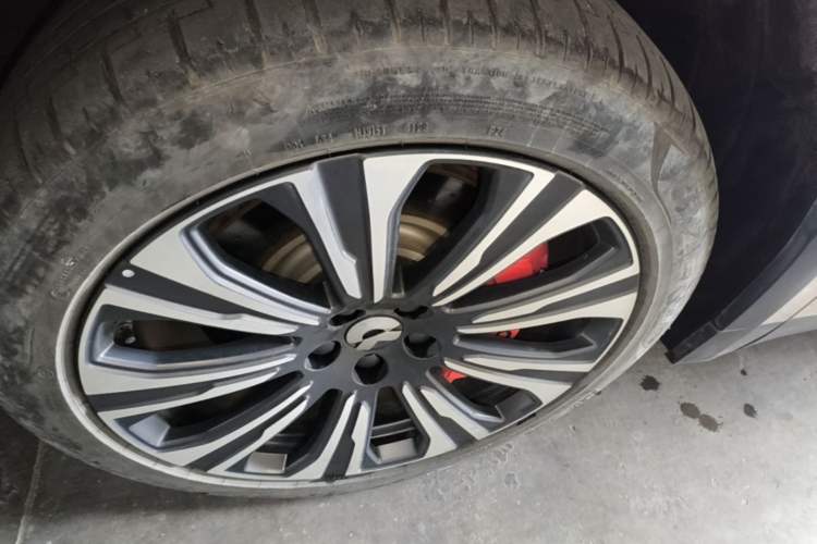 Used Nio ES8 2023 75 kWh Executive Edition Left Front Wheel Hub